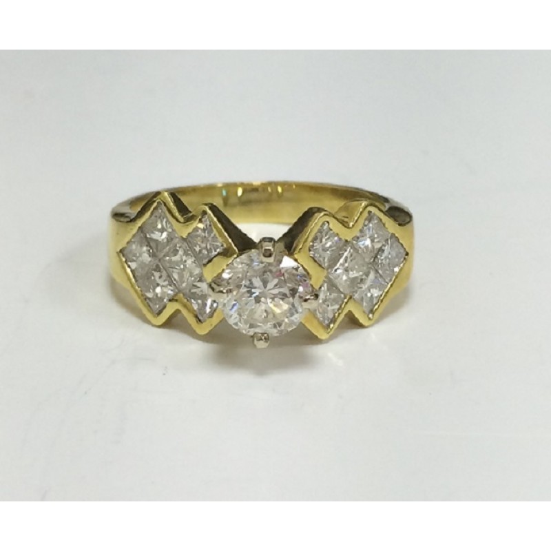 Round and Princess Cut Diamond Ring 15789