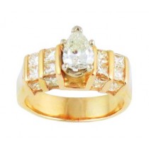 Pear Shape and Princess Cut Diamond Ring 15704